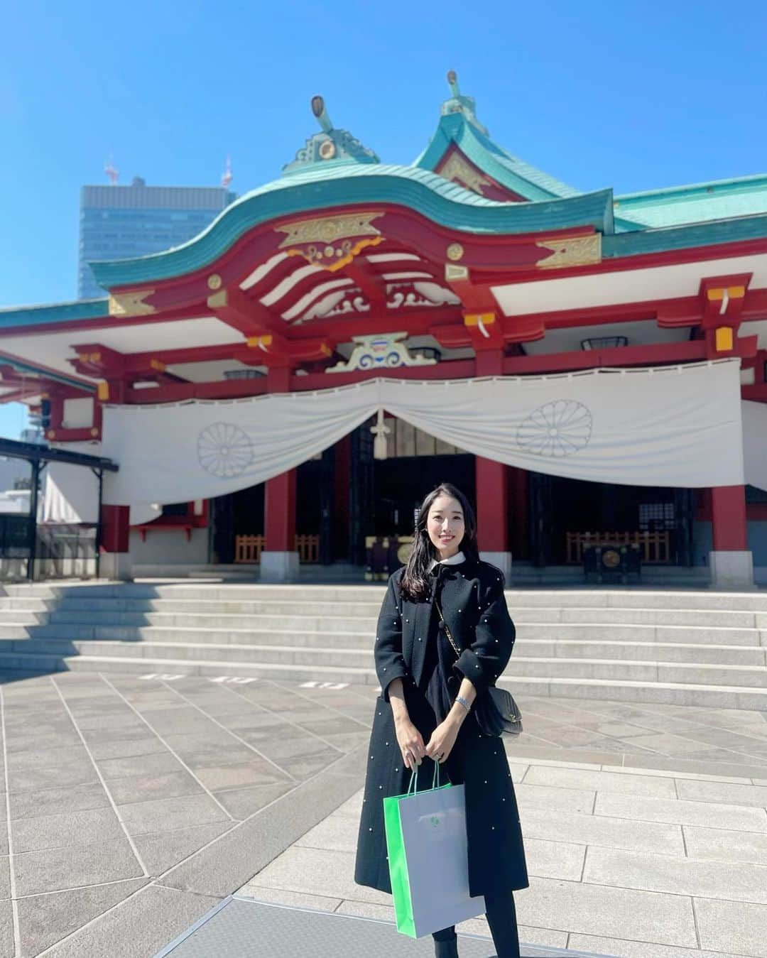 越馬千春さんのインスタグラム写真 - (越馬千春Instagram)「. 3月スタート🌸  日枝神社に厄祓いへ⛩✨ 天気良くて気持ち良かったです🌞  ほぼ恒例化されていて厄祓いの後はニューオータニのSATUKIへ行くというお決まりコース🙆‍♀️✨  今年も健康に楽しく1年過ごせますように✨😊 #3月スタート #日枝神社#厄祓い#厄年#ニューオータニ#newotanitokyo#satuki」3月1日 20時21分 - chiharukoshiba