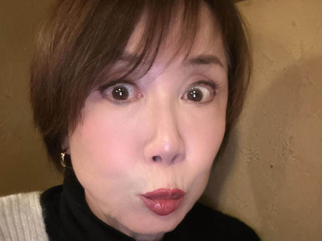 奈美悦子さんのインスタグラム写真 - (奈美悦子Instagram)「久しぶりに「イルペンティート」 美味しかった〜6種類のピザをみんなでペロリ😆お腹苦しい😆 #ピザ #ピッツア #イルペンティート #愉快な仲間たち #美味しい #楽しい #仲良し #よく食べよく笑う #食べ過ぎ  #お腹いっぱい #代々木」3月1日 20時26分 - nami.etsuko