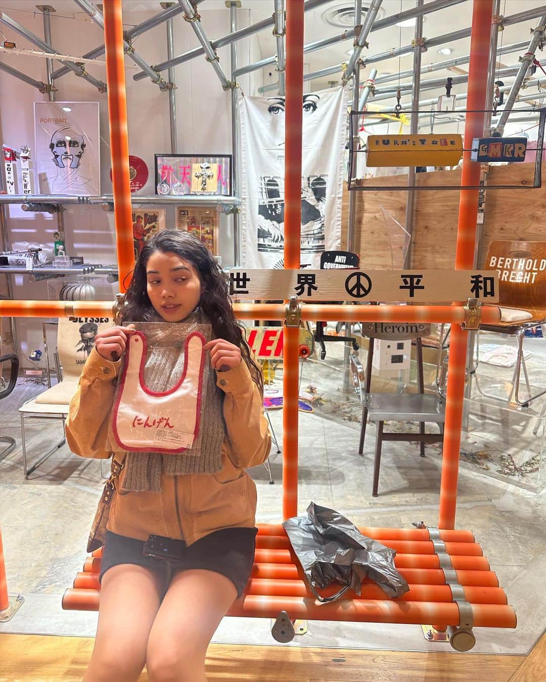 Mayuriさんのインスタグラム写真 - (MayuriInstagram)「やっぱりパピコは2人で半分こが 1番おいしそう🍶 . . #ぜひ分けたい #や〜ぜひとも分けたい #とりあえずピクニックしたい #唇はプルプル派 #前髪は気分で出したりしまったり #たりたりたり #パピコ食べたいところだけど #それは明日に回して #今日のところはピノで落ち着こうと思います💚 #アイスLOVE #きゃー #マユリの頭の中」3月1日 21時30分 - mayurinn0319
