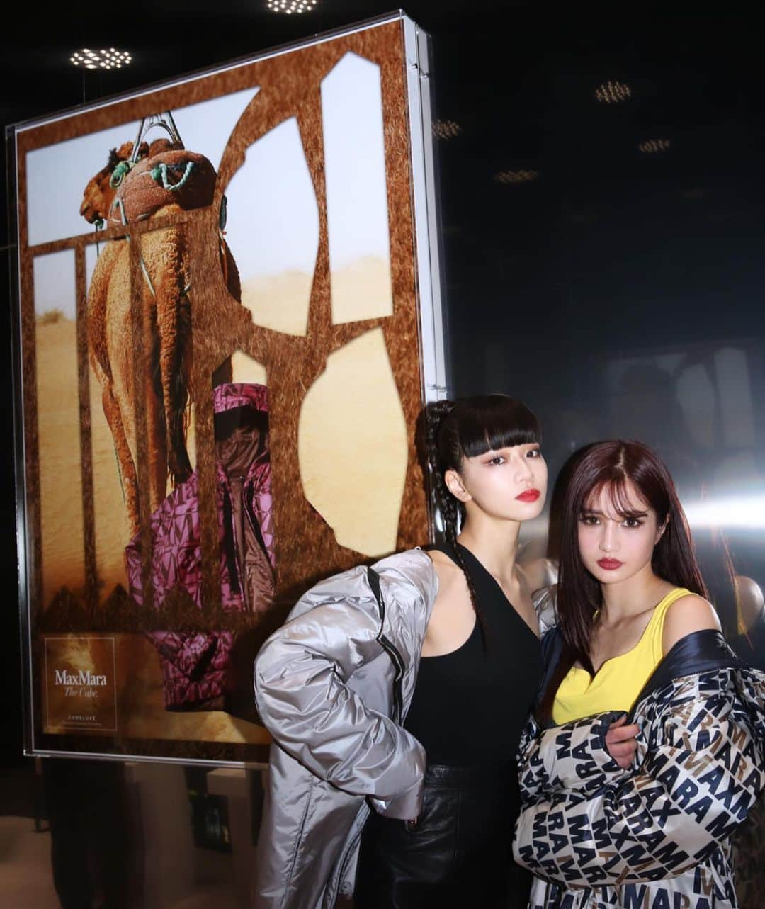 Hinaさんのインスタグラム写真 - (HinaInstagram)「ㅤㅤㅤㅤㅤㅤㅤㅤㅤㅤㅤㅤㅤ  MaxMara 表参道店にて"CAMELUXE"をフィーチャーしたポップアップイベントへお邪魔しました！  CAMELUXEはコートの製作時に生まれるキャメルヘアの端材をアップサイクルし暖かい断熱素材を創り出して生まれたMaxMara独自のアップサイクル素材です。軽いのに暖かくて、着心地にびっくりでした😖 また、学生さんとのアートプロジェクトを実施していて、受賞された学生さんのアートワークも実際に見ることができてとても感銘を受けました☁️  ポップアップは3月7日まで開催されているので是非体感してください☺︎  @maxmara #MaxMaraTheCube #Cameluxe #MaxMara」3月1日 22時18分 - hina_faky