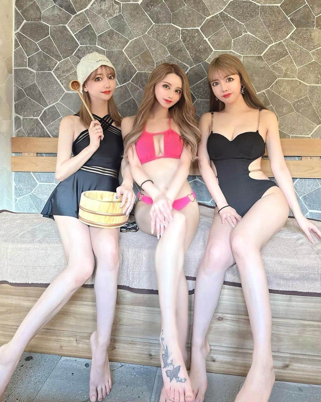 吉川ちえさんのインスタグラム写真 - (吉川ちえInstagram)「【🧖‍♀️🔥🧖‍♀️🔥🧖‍♀️】 . オープンしたばっかりの千葉にある ✅Villa LAGIへ🐸💓 バリ風の雰囲気があるサウナ付きヴィラ😙✨ 双子とほず( @hozunyam0818 )と 一緒にサウナいっぱい入った~😆❤️ . サウナはロウリュ付きでかなり アチアチ🔥になるから良かった✌️ 水風呂も地下水から組み上げた 天然水でキンキンに冷えててスッキリ😗🤲❄️ . 朝と夕方で4セットずつ入ったし 露天風呂も最高だった♨️❤️❤️ . #villalagi #ヴィララギ #サウナ #サ活 #サ活女子」3月2日 9時49分 - yoshikawachie_16