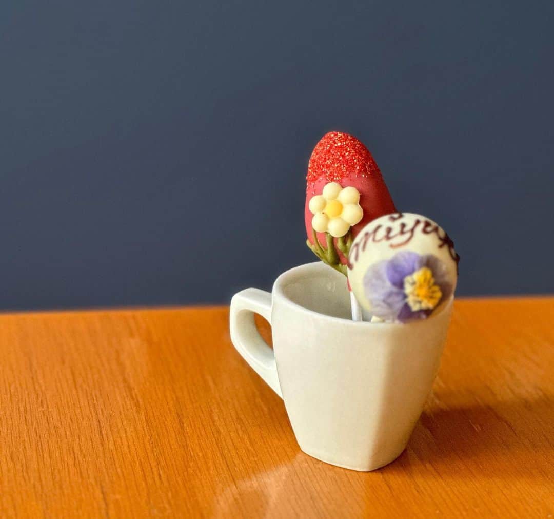 香坂みゆきさんのインスタグラム写真 - (香坂みゆきInstagram)「Popcake  可愛いだけじゃなくて ちゃんと美味しい〜💕  #スイーツ  #ポップケーキ  https://popcake.jp/ #可愛い  #❤️  @tsuzuki.mihopan_popcake」3月2日 15時23分 - miyuky__way