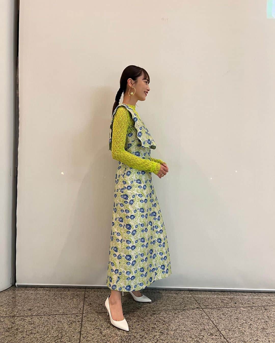 近藤千尋さんのインスタグラム写真 - (近藤千尋Instagram)「本日トークィーンズ放送です📺🌷 大好きな皆さんと女子会のような空間 楽しすぎたなぁ😂💕💕  ゲストは高橋恭平さんと 板垣李光人さんです❗️☺️  #近藤千尋衣装  one-piece @ganni tops @cepica_official pierce @abiste_official shoes @gianvitorossi」3月2日 16時23分 - chipichan.1215