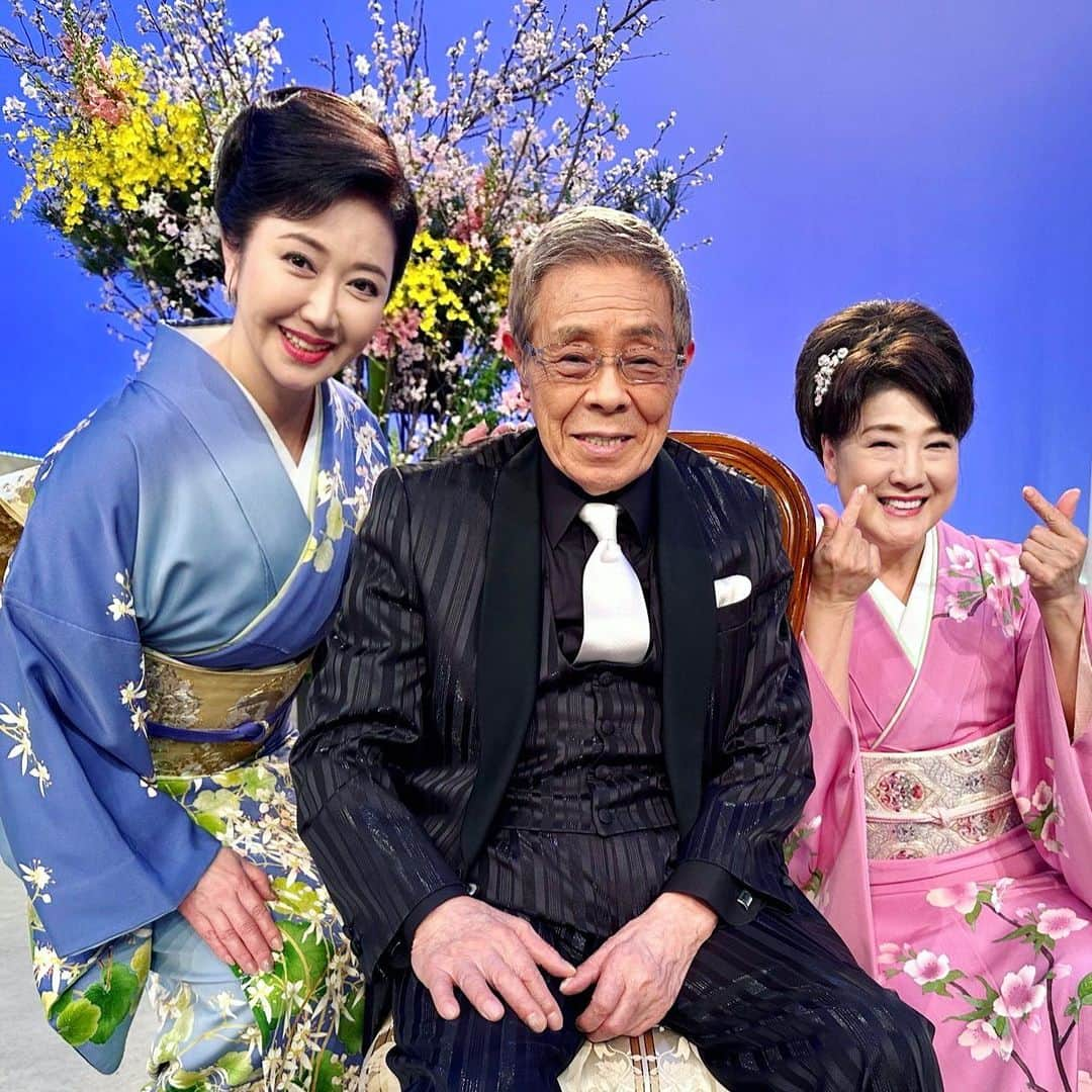 伍代夏子さんのインスタグラム写真 - (伍代夏子Instagram)「BSテレ東「サブちゃんと歌仲間」明後日(3月4日) 朝5時30分から放送になります📺 皆サマ是非見てちょ💋 #サブちゃんと歌仲間 #北島三郎 さん #川中美幸 さん #瀬川瑛子 さん #松原のぶえ さん #原田悠里 さん #伍代夏子」3月2日 17時56分 - natsuko_godai_official