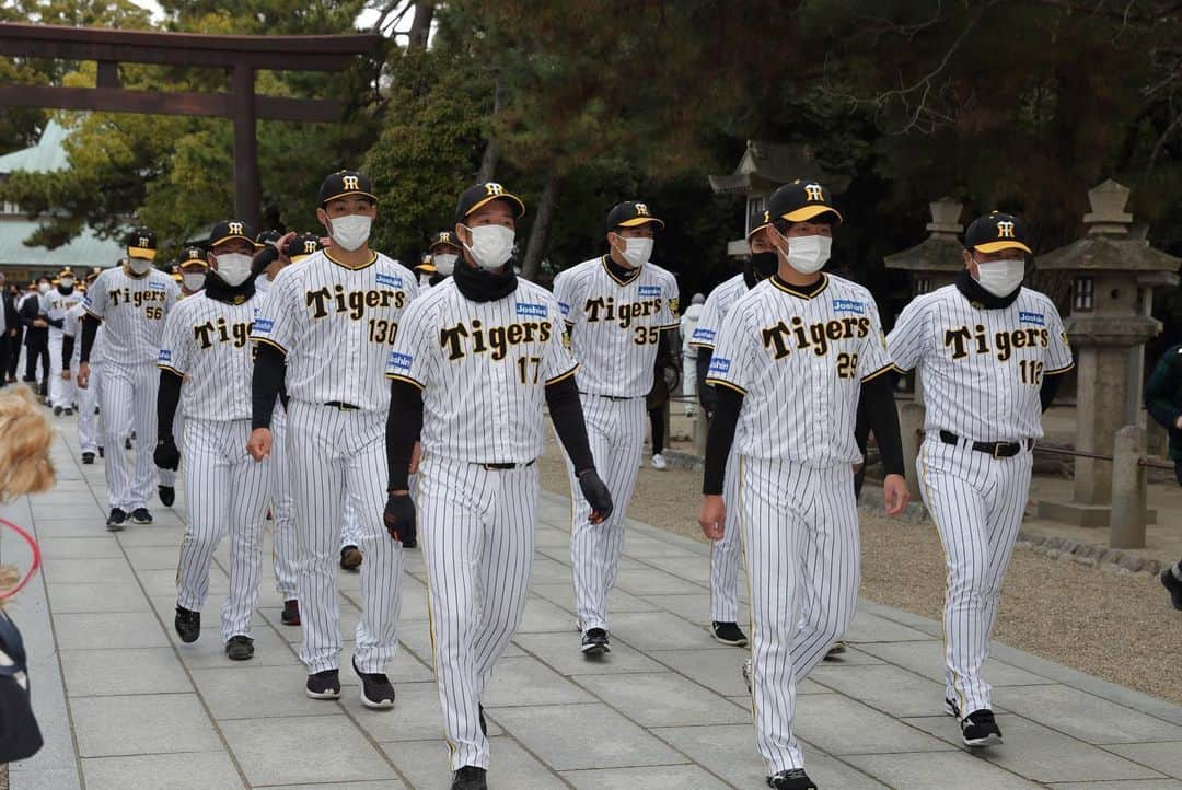 阪神タイガースさんのインスタグラム写真 - (阪神タイガースInstagram)「本日、#西宮神社 への参拝を行いました！チームでの参拝は2019年以来4年ぶりとなります。西宮神社参拝の様子は球団公式YouTubeをご覧ください！ #阪神タイガース  #西宮神社 参拝 #ARE」3月2日 18時08分 - hanshintigers_official