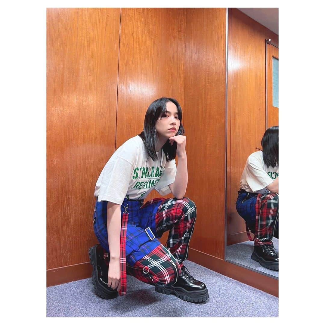 のん（能年玲奈）さんのインスタグラム写真 - (のん（能年玲奈）Instagram)「先月のBC ONLY LIVE。 大阪で。 この衣装も好きすぎた。  Styling: @izumimachino Hair&Make up: Shie Kanno  #beatcrazy」3月2日 18時13分 - non_kamo_ne