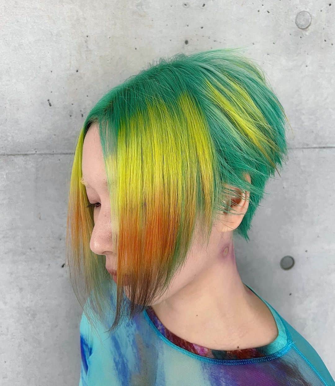 内田聡一郎さんのインスタグラム写真 - (内田聡一郎Instagram)「after→before✂️ colorful  falling forward  SNIPSTYLE4月号にてスタイル提案しております。 カラーを軸にY2Kを進化させたヘアとファッションで５スタイル！ 若手の２人もバチバチのヘア作ってます。 メイクチームもありがとう！ カメラマン奥村さんと初めてのセッションでしたが、素敵な写真ありがとうございました！  ヘアスタイルやインタビューなど色々と語っておりますのでぜひ誌面にてご覧ください✌🏻  #前下がり　#前下がりボブ #カラフル　#ハイトーンショート  #個性派カラー  #lecotokyo #LECO #snipstyle #スニップスタイル #クリエイティブ #クリエイション #美容師　#業界誌 #掲載　#撮影 #取材　#インタビュー」3月2日 20時17分 - soucuts