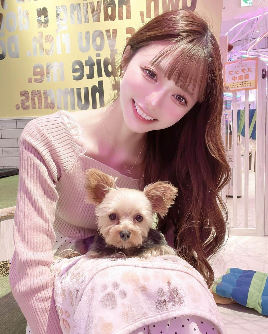 あやちゃんさんのインスタグラム写真 - (あやちゃんInstagram)「犬カフェ行ってきた🐶🤍  癒されたよー🥹💗 懐いてくれて嬉しかったฅ🐾 原宿たくさん動物カフェあって楽しい♡  #犬カフェrio #犬カフェ #原宿カフェ #原宿デート #原宿竹下通り #竹下通り  #犬カフェ巡り #原宿 #表参道カフェ #明治神宮前カフェ #わんちゃんと一緒  #犬好きな人と繋がりたい  #tokyotrip #dogcafe」3月2日 20時53分 - aya.you.love.r