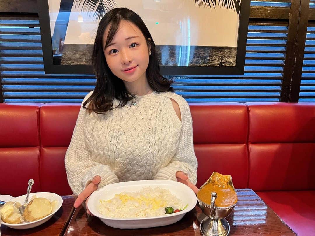 茜さやさんのインスタグラム写真 - (茜さやInstagram)「この前行ったカレー屋さんボンディ🍛  前菜で出てくるじゃがバターが最高🥲💓💓💓  カレーも勿論本格的な味で美味しかった✨  また行きたいお店の一つ☀️  #カレー　#カレー好きな人と繋がりたい #カレー屋さん　#東京グルメ　#ボンディ　#curry #curryrice #tokyogourmet」3月2日 23時39分 - saya.akane