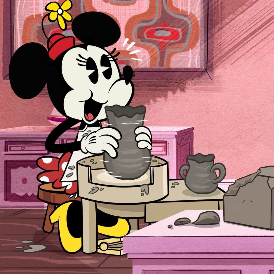 ミニーマウスさんのインスタグラム写真 - (ミニーマウスInstagram)「Mickey was feeling a little ✨Goofy✨ in pottery class 😂」3月4日 3時00分 - minniemouse