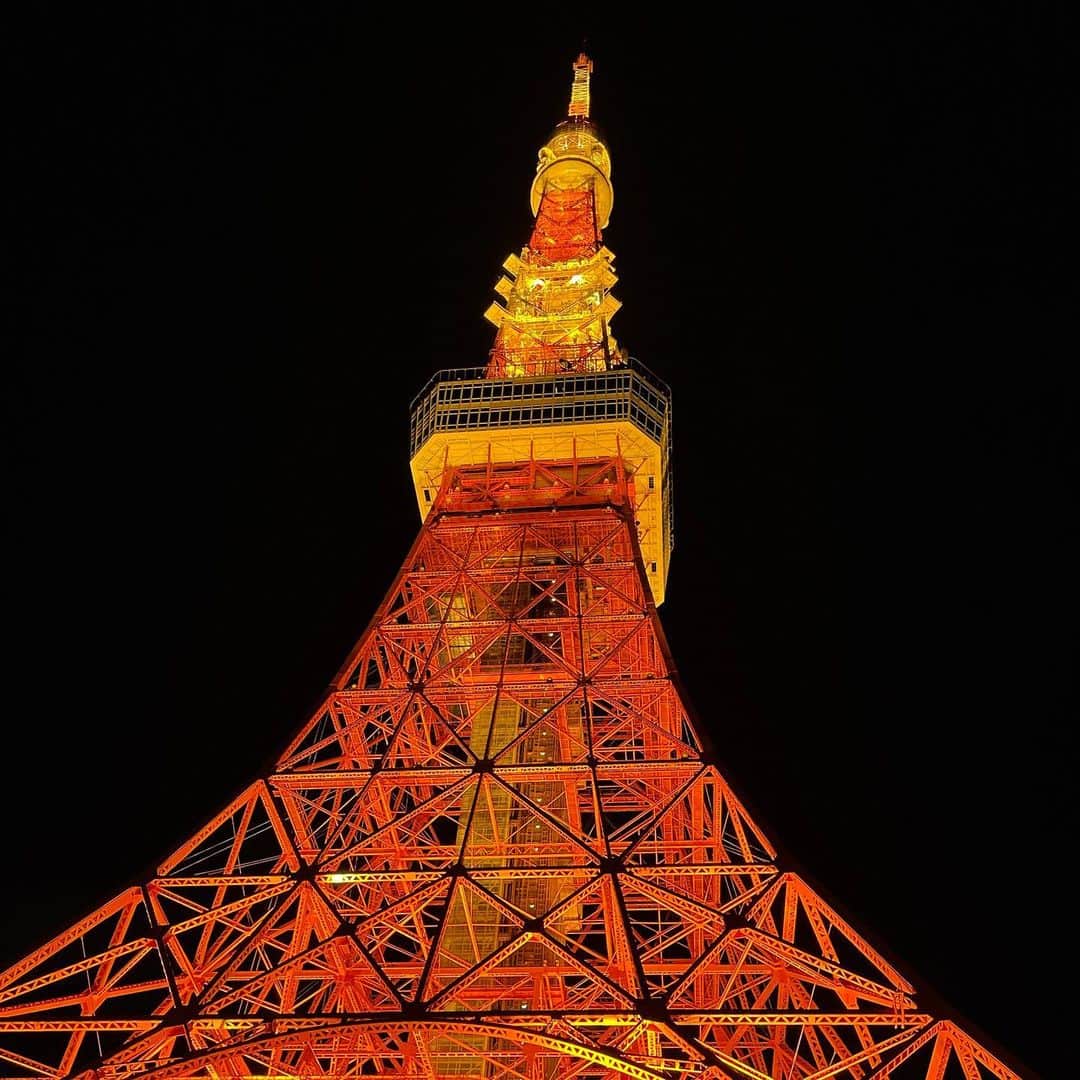 田中律子さんのインスタグラム写真 - (田中律子Instagram)「東京タワー🗼  1958年から、東京のシンボルとしてずっとここに佇んでる✨ やっぱり東京タワーが好き❤️  このフォルム、色、全て✨  展望台からのマジックアワー、三日月と星⭐️🌙  前に建つビルに映る東京タワー🗼  #tokyo #東京タワー  #tokyotower  #1958」3月3日 10時09分 - ri2kotanaka