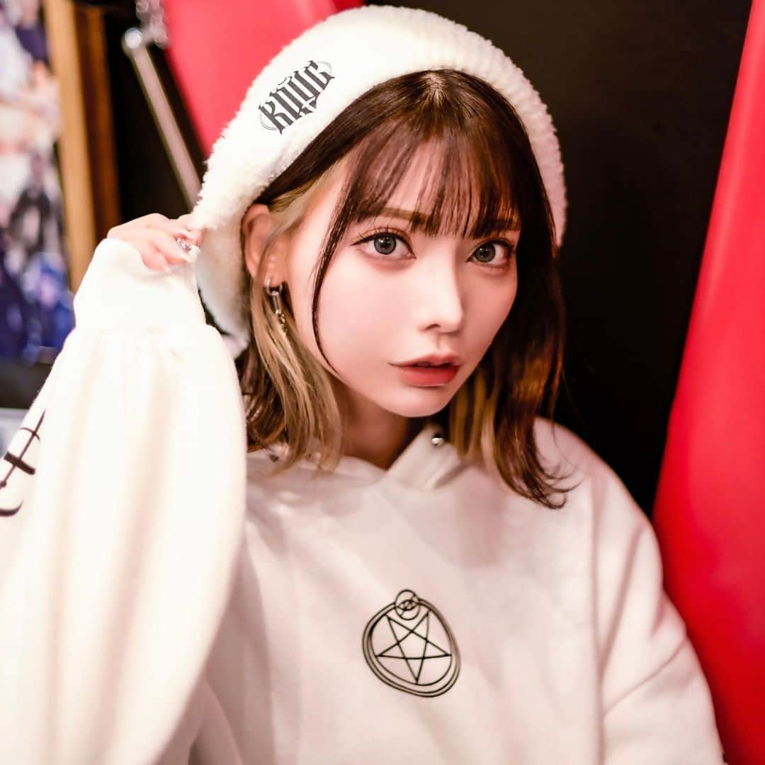 米倉みゆさんのインスタグラム写真 - (米倉みゆInstagram)「ぽふぽふ帽子🧢⛄️𓂃🫧‪ . . . . . . . . . . . . . #kry #kryclothing #渋谷109  #109 #渋谷 #ニット帽 #ファッション #ストリートファッション #ストリートコーデ #ストリート系女子 #帽子 #地雷ネイル  #ロックファッション  #blackfashion #japanclothing #streetstyle #occult #goth #gothic #emo #punkclothies #gothfashion #punk #gothgoth #gothclothes #alternative #gothgirl #tokyo #japanesefashion #punkrock」3月3日 10時39分 - yone__miyu630