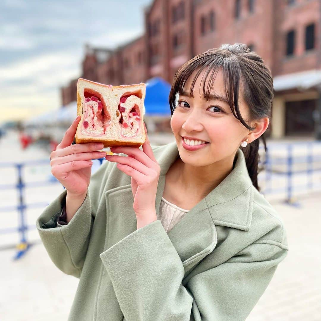 間瀬遥花さんのインスタグラム写真 - (間瀬遥花Instagram)「. 今朝のZIP!は、今日から始まる「パンフェス」の会場から生中継🍞🧡 . “断面映え”から高級食材、ご当地素材を使ったものetc… . 人気のパンから変わりダネまで個性的なパンが横浜に大集合ですよ〜！🥐 . . 衣装 knit & pants… @grove_jp  . . #zip #生中継 #パンフェス #パンのフェス #パン #横浜 #横浜赤レンガ倉庫 #横浜赤レンガ #赤レンガ倉庫 #赤レンガ #断面 #断面萌え #断面映え #断面グルメ #食パン #マーブル食パン #grove #グルメイベント #イベント #横浜イベント」3月3日 17時00分 - maseharu_929