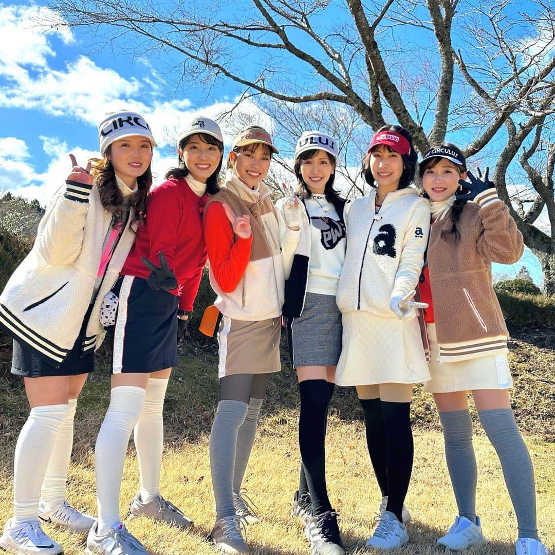 横山ルリカさんのインスタグラム写真 - (横山ルリカInstagram)「. 本日3/3（金）15:00〜TOKYO FM🎧 【TOKYO TEPPAN FRIDAY】🎎🍡🌸  なでしこジャパンを世界一に導いたサッカー元・日本女子代表監督の佐々木則夫さんがスペシャルゲストに⚽️✨  ひな祭りのてつふら、 今週のテーマは 『TEPPAN年度末』 ぜひお聴きください🐝  #3月3日 #ひなまつり #TOKYOFM #TOKYOTEPPANFRIDAY #てつふら #なでしこジャパン #サッカー元日本女子代表監督 #佐々木則夫 さん  3/4（土）20:00〜【競馬予想TV!】🏇  🌱弥生賞ディープインパクト記念 🌱大阪城S  予想バトルをお楽しみに🔥  #競馬予想TV #弥生賞 #大阪城S  3/5（日）15:00〜 BSフジ【BSスーパーKEIBA】🏇✨  そして、18:30〜BS12  【ゴルフ女子⛳️ヒロインバトル】  プロキャディーの吉本百花ちゃんとコンビを組ませていただきました❣️  私のとんでもないミスもサラッとカバーしてくれる実力と、一つ一つ丁寧に教えてくれる優しさに ただただ感謝です😭笑  ぜひ、毎週日曜日ご覧ください✨  #BS12 #ゴルフ女子 #ヒロインバトル #吉本百花 さん #プロキャディー さん #上手すぎて優しくて #可愛さとほんわか関西弁に癒されまくり #おそろコーデ ☺️☺️ #米澤有 プロ #武藤彩芽 さん #紺野ゆり さん #くるみっきー さん #pwcirculus」3月3日 12時48分 - rurika_yokoyama_official