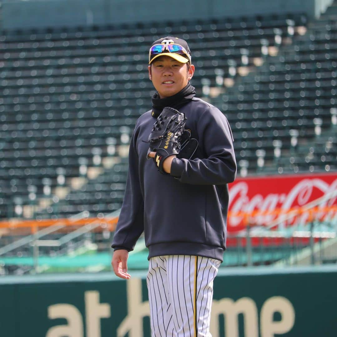 阪神タイガースさんのインスタグラム写真 - (阪神タイガースInstagram)「3月3日、甲子園球場での練習の様子です！ #近本光司 選手 #長坂拳弥 選手 #植田海 選手 #渡邉諒 選手 #榮枝裕貴 選手 #二保旭 選手 #大竹耕太郎 選手 #浜地真澄 選手 #西勇輝 選手 #岩貞祐太 選手 #阪神タイガース  #ARE」3月3日 19時06分 - hanshintigers_official