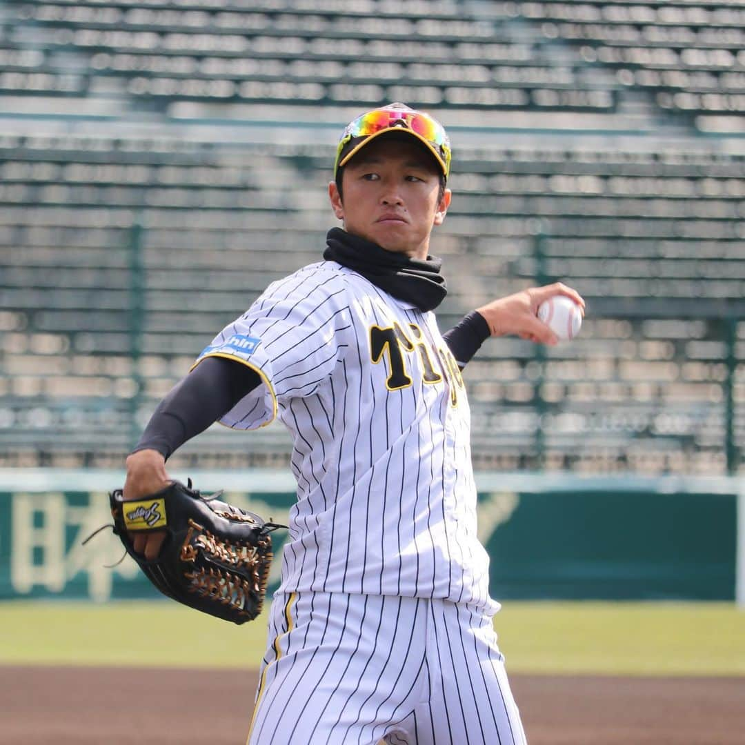 阪神タイガースさんのインスタグラム写真 - (阪神タイガースInstagram)「3月3日、甲子園球場での練習の様子です！ #近本光司 選手 #長坂拳弥 選手 #植田海 選手 #渡邉諒 選手 #榮枝裕貴 選手 #二保旭 選手 #大竹耕太郎 選手 #浜地真澄 選手 #西勇輝 選手 #岩貞祐太 選手 #阪神タイガース  #ARE」3月3日 19時06分 - hanshintigers_official