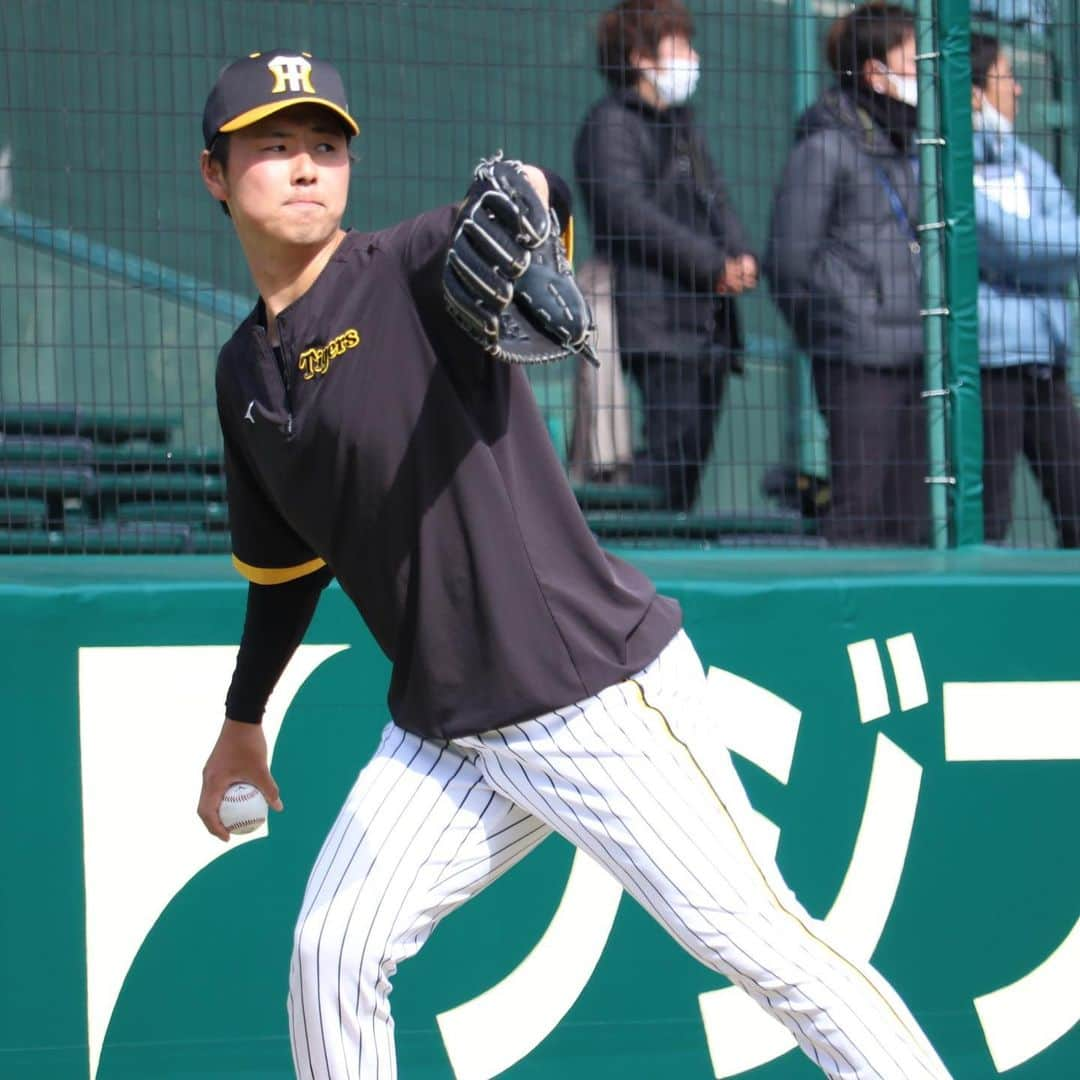 阪神タイガースさんのインスタグラム写真 - (阪神タイガースInstagram)「3月3日、甲子園球場での練習の様子です！ #近本光司 選手 #長坂拳弥 選手 #植田海 選手 #渡邉諒 選手 #榮枝裕貴 選手 #二保旭 選手 #大竹耕太郎 選手 #浜地真澄 選手 #西勇輝 選手 #岩貞祐太 選手 #阪神タイガース  #ARE」3月3日 19時06分 - hanshintigers_official