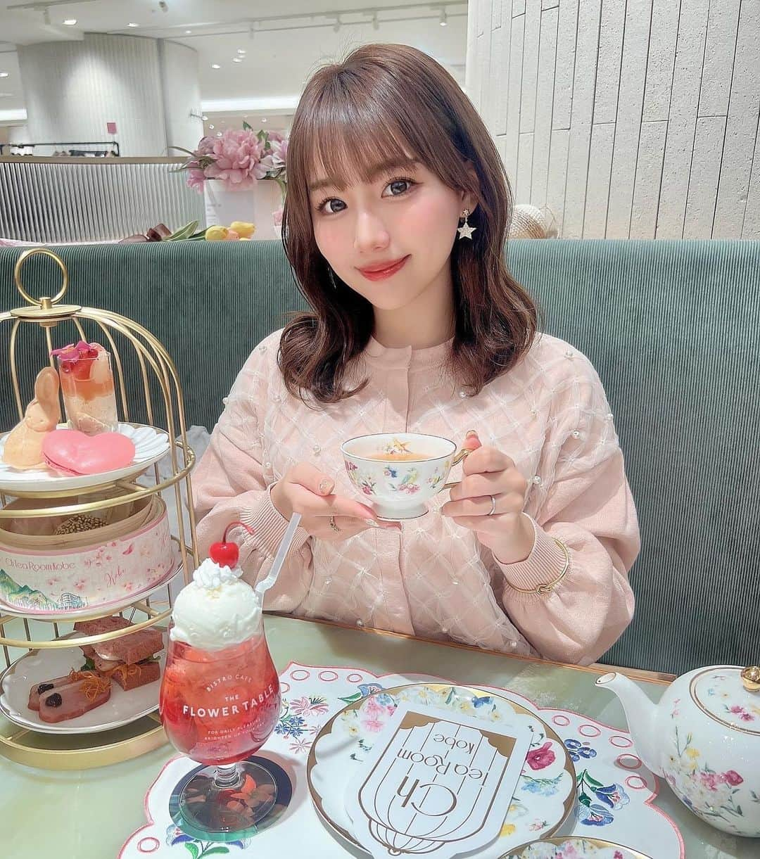 加藤里奈さんのインスタグラム写真 - (加藤里奈Instagram)「⋆ 今日もヌン活🫖🤍  ch.tea roomのアフタヌーンティーが名古屋で楽しめちゃうんです🥹💕  可愛くて美味しくて THE FLOWER TABLEの雰囲気もとっても素敵でおすすめです☘︎  #アフタヌーンティー #ヌン活 #chtearoom #chesty #theflowertable #三越 #名古屋三越 #名古屋 #カフェ #名古屋カフェ #名古屋スイーツ」3月3日 19時30分 - katoco0326