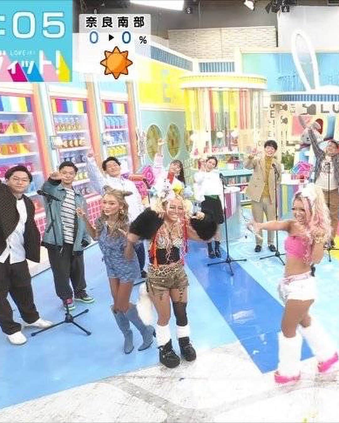 藤木そらさんのインスタグラム写真 - (藤木そらInstagram)「. . Today I appeared on the morning program Lavitt😍💓 I danced parapara( ˆ♡ˆ )🌟🌟 . .3月3日 @tbs_loveit にまたまた出演させて頂きました😍❣️ . .サプライズだったので、告知できなかったものの関わらず、たくさんみたよDMありがとうございました🥲‼️朝からみなさますごい💞💞 . . @nikuguso_taro もちいる金曜日レギュラーのみなさまたちと歌ってパラパラ(♡´∀`♡)楽しすぎました💓 . . .全身 @shein_japan  . . . @loalojp モデルのギャルちゃんたちは鬼ギャル度MAXで可愛い"(∩>ω<∩)"🌟🌟 . .またまた素敵な思い出になりました(♡´∀`♡)💞💞 . . . . . . . . . . . . . . . .#ラヴィット #パラパラ #ギャル #ギャルメイク #ギャルコーデ #デニムコーデ #デニムスカート #デニムセットアップ #朝の時間」3月3日 19時55分 - sorafujiki