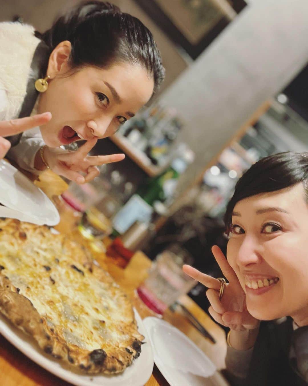 内田恭子さんのインスタグラム写真 - (内田恭子Instagram)「こんばんは。  熱々ピザで ひな祭りデート。  Pizza night w/ bestie!  #pizza  #男子だらけの我が家  #ひな祭りはスルー  #内田恭子  #kyokouchida」3月3日 22時34分 - kyoko.uchida.official