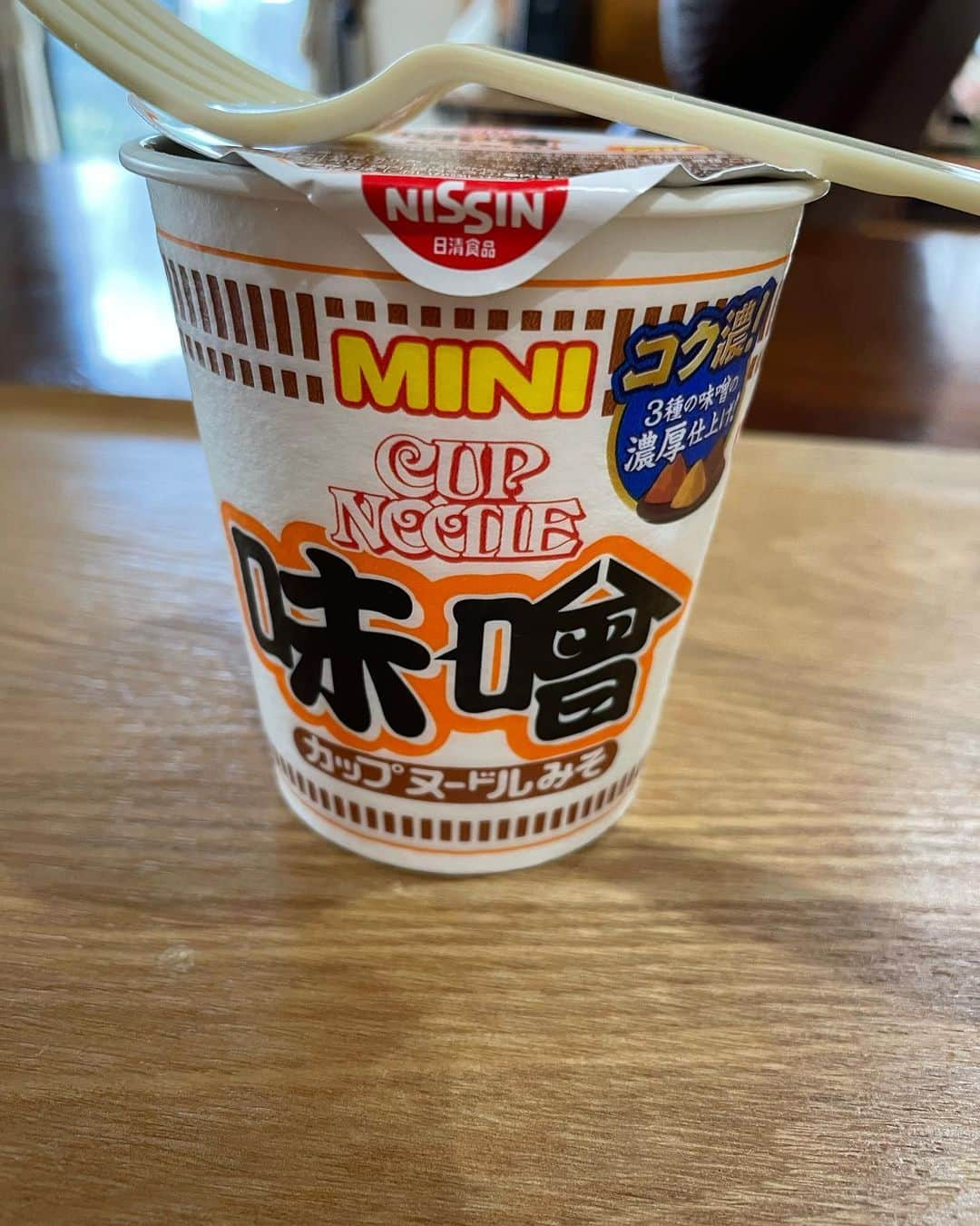 飯島直子さんのインスタグラム写真 - (飯島直子Instagram)「こんばんは^ - ^♪  今日は午後は暖かくなりました ^ ^ 花粉すごいです わたしはブタ草ですが スギもデビュー間近です＾＾  希おめでとう♪  ゆゆおめでとう！  久子がんばれᕦ(ò_óˇ)ᕤ  ひなの高校受験お疲れ様^_^  面接受かるようパワーです！！  イビキのひと、、耳栓いいですよ♪  マンモ、エコーもみんな受けましょうね^ - ^  白いぷつぷつはらいレーザーでとれますよ＾＾  浪人したっていいです^ ^ 浪人したからといって 人生はかわらないと わたしはおもいます(*´-`)  今日は友人達とごはんだったのですが、思わぬサプライズでお祝いしてもらいました(´∀｀*)  ケーキのプレートをかいてくれたのが外国人の方でした^ ^  ほのぼのしました(´∀｀*)  今日もみんなと友人に感謝の日でした(๑˃̵ᴗ˂̵)  ありがとう。  感謝です(*´ー｀*)  おやすみなさい♡  また明日♡♡♡」3月3日 22時53分 - naoko_iijima_705_official