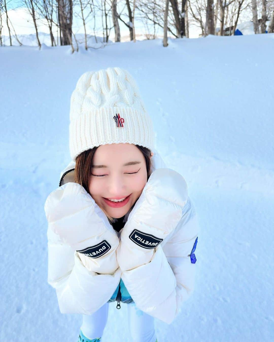 Dj Sodaさんのインスタグラム写真 - (Dj SodaInstagram)「I didn’t expect so much snow here! And the snow makes this place look so magical! ☃️❄️☃️ #duvetica #듀베티카 #moonboots #sapporo」3月4日 1時43分 - deejaysoda