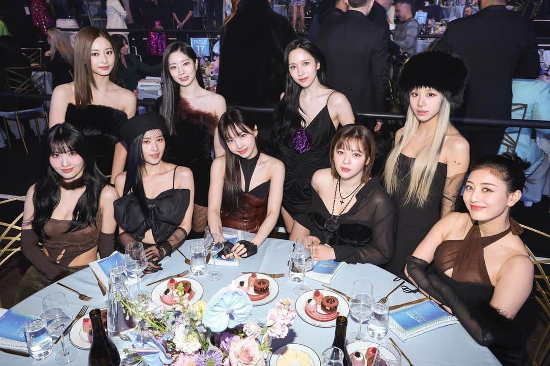 TWICEさんのインスタグラム写真 - (TWICEInstagram)「TWICE @billboard Women In Music  "Ever since we became TWICE, we believed in us, in each other to always be together when taking a step towards our future."  #TWICE #BBWomenInMusic #TWICE_BreakthroughAward」3月4日 13時01分 - twicetagram