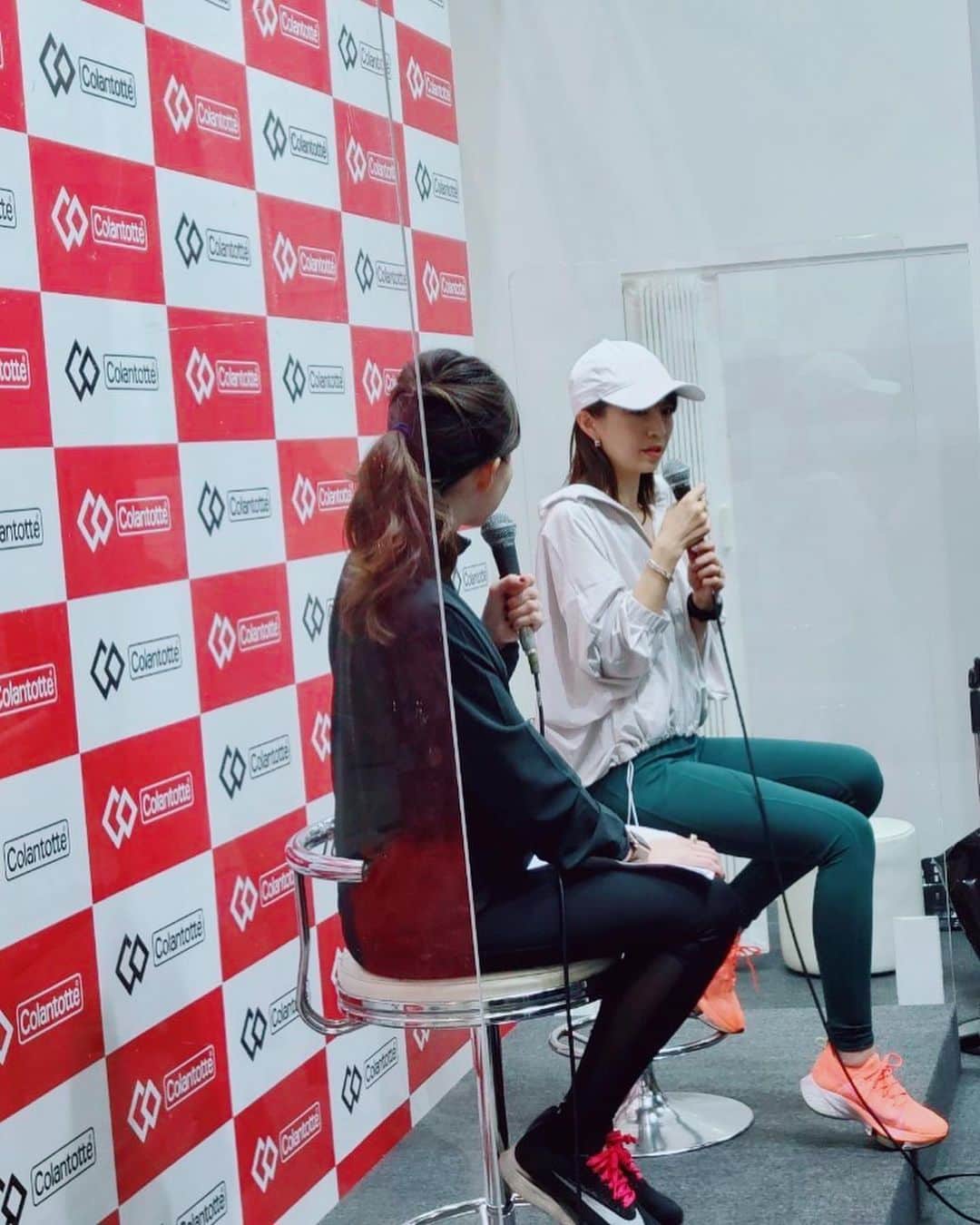 安田美沙子さんのインスタグラム写真 - (安田美沙子Instagram)「今日はビックサイトで東京マラソン前日のトークイベントでした🏃‍♀️  フルを走る前の、みなさんのパワーを溜め込んでる空気、感じさせていただきました。  ほんとに、羨ましいです✨  追い込んでいた時期、大変だけど楽しかった。全てが本気で。。  また、充分な練習時間が取れるようになったら、フルに挑戦したいな✨ちゃんと本気で！  みなさんが素晴らしいゴールを笑顔で切ることを願っています✨  わたしも明日は仲間と走る予定。  心は共に。。。  やっぱりランって素晴らしい✨✨✨  #wear @hereiam.official  #shoes @nike  #accessories  @colantottejpn  #thanks #bigsighttokyo  #run #東京マラソン #東京マラソンexpo」3月4日 18時29分 - yasuda_misako