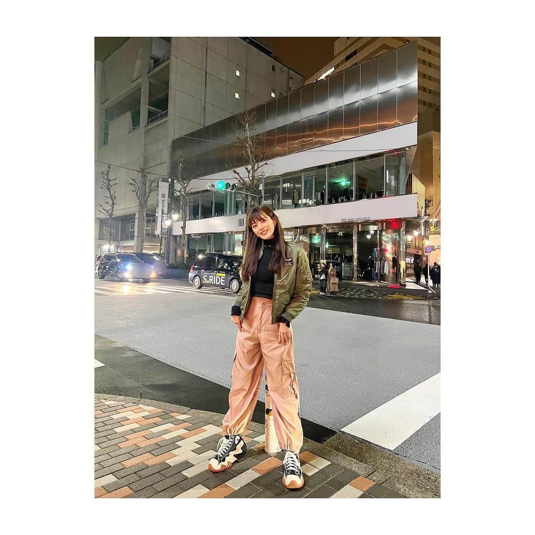 三谷紬さんのインスタグラム写真 - (三谷紬Instagram)「* #三谷の私服 💗 ボーイッシュな格好もするんです。 カーゴパンツにMA-1を合わました😊 足元はお気に入りの厚底コンバース★☆ 春めいたり寒くなったり… お洋服も迷いますよね😂 写真はねおが撮ってくれました📷❤︎ * #私服#ootd#ootn#outfit#todayscode#todayscoordinate#コーディネート#今日のコーデ#ボーイッシュ#ma1#カーゴパンツ#コンバース#converse#スニーカー#sneaker#👟#スニーカーコーデ#テレビ朝日#アナウンサー#三谷紬」3月4日 20時01分 - mitani_tsumugi