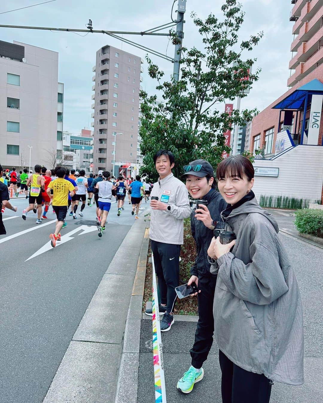 安田美沙子さんのインスタグラム写真 - (安田美沙子Instagram)「朝ラン🏃‍♀️✨  四谷まで走り、東京マラソンの先頭から、ラストまで沿道で見ることができました✨  車椅子マラソンからスタート！ 先頭のオーラは半端なくかっこよかった！  海外からの方も沢山いて。。 応援してると、みんなが手をふり返してくれて嬉しかった。  ようやく、元に戻ってきたんだなぁ。。。  なんだか寒かった今朝。  少しペースもあげて、9キロ✨  いい練習ができました。  東京マラソンの空気を感じて。。。  #wear @hereiam.official  #ootd #run #running #東京マラソン」3月5日 16時41分 - yasuda_misako
