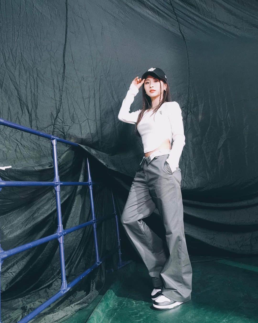 ロンモンロウさんのインスタグラム写真 - (ロンモンロウInstagram)「KANSAI COLLECTION 2023SS ありがとうございます😊  今回のステージは大好きで、 @back_to_the_field_official  皆さんはこんなクールな私を見ることはめったにないでしょう！どうですか😘似合ますか😚  ゆうなちゃんに会えて嬉しかった🥳可愛いです^_^　@yunataira_official   またみんなに会えて本当に嬉しかったです^_^またお会いしましょう。  @kansaicollection   #BTTF」3月5日 17時06分 - ronmonroe_official