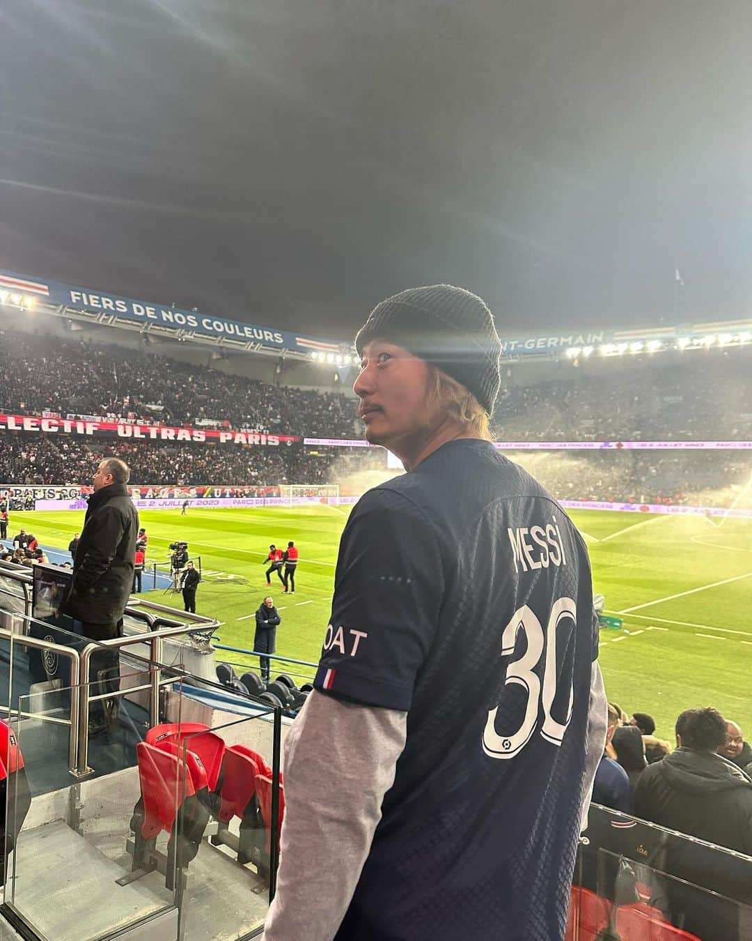 黒木啓司さんのインスタグラム写真 - (黒木啓司Instagram)「@psg  昨年日本で観てから沼 本拠地で絶対観たいと思ってて やっと来れた🔥  まだにわかではあるが 世界最高峰を感じるのは 何事も体・心がゾクゾクする  このスター軍団を観にまた来たい #paris🇫🇷 #psg @k.mbappe 歴史的試合　ゴール⚽️ #parisfashionweek  @leomessi   @neymarjr いなかった😭」3月5日 17時46分 - keiji_papa_