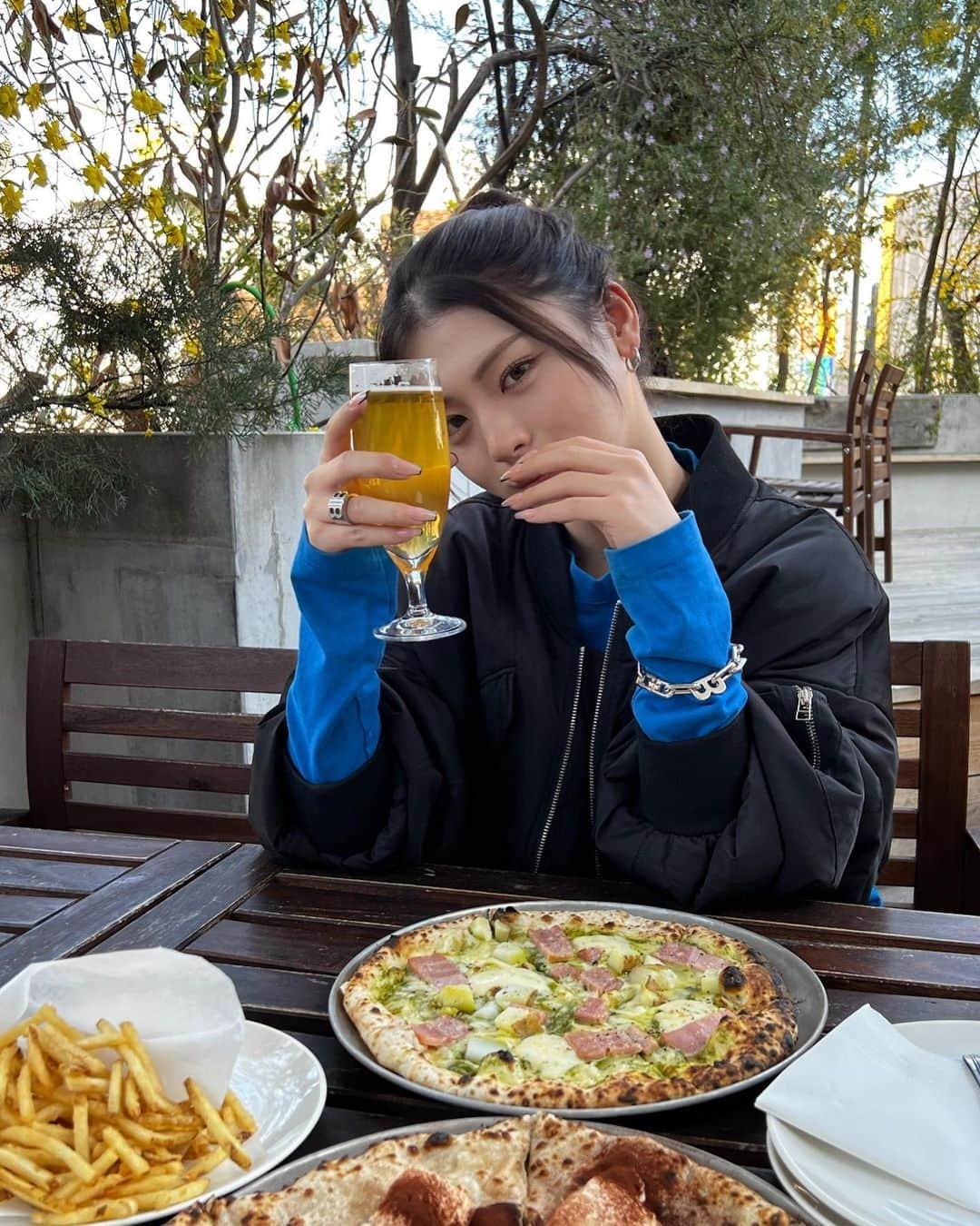 井手上漠さんのインスタグラム写真 - (井手上漠Instagram)「お昼からビールを。」3月5日 20時36分 - baaaakuuuu