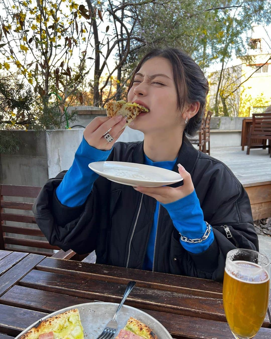 井手上漠さんのインスタグラム写真 - (井手上漠Instagram)「お昼からビールを。」3月5日 20時36分 - baaaakuuuu