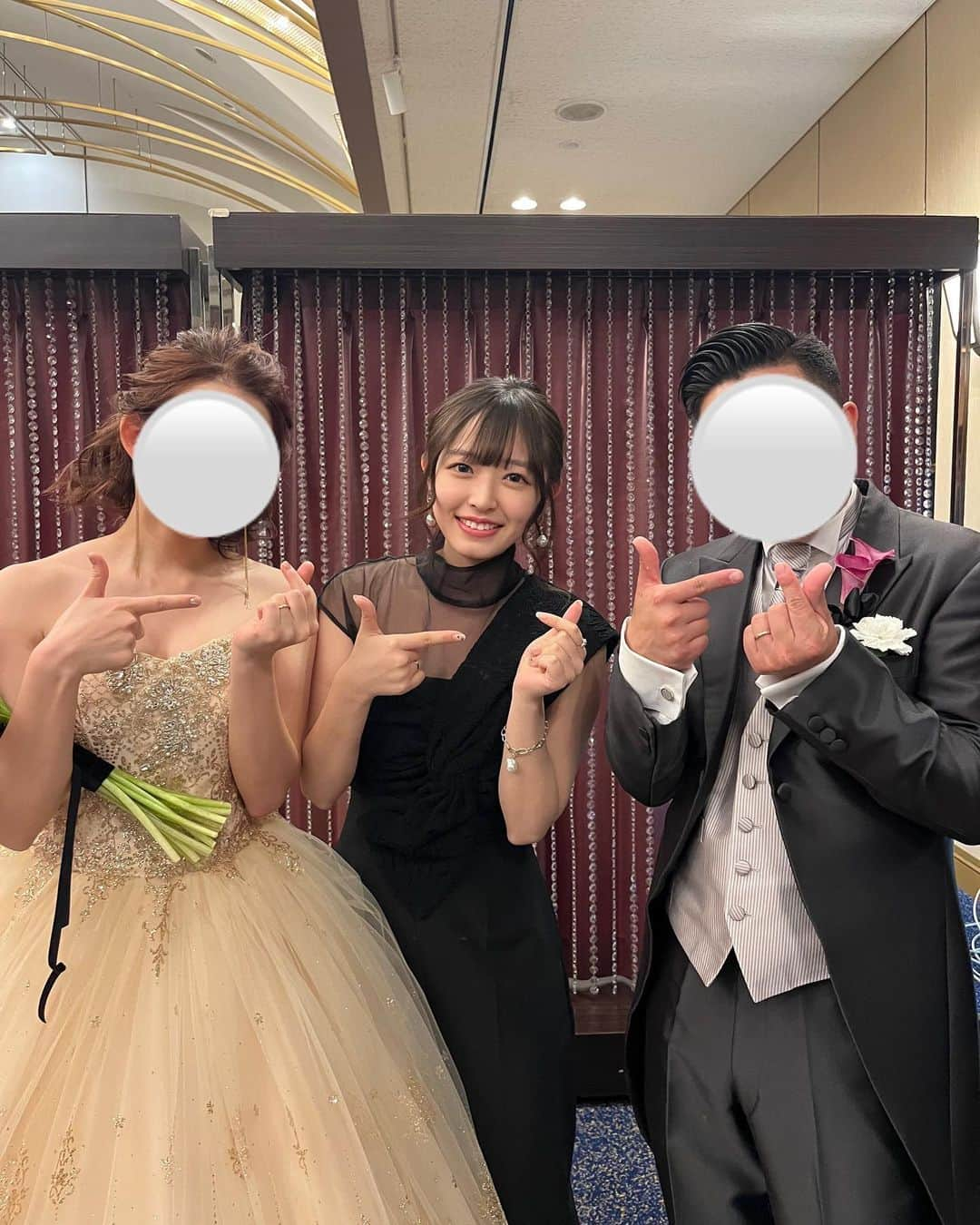 黒江心温さんのインスタグラム写真 - (黒江心温Instagram)「💍🖤⋆͛*͛     今日は従兄弟の結婚式に行ってきました💒     久しぶり会う方も沢山いてみんなとお話できて楽しかったな💭     幸せと感動がいっぱい詰まった結婚式でボロボロ泣いてました🥲笑    新郎新婦の2人が今日好きポーズしてくれて一緒に写真撮ったの🫶🏻笑     2人とも末永くお幸せに🍀 ̖́-        #結婚式  #結婚式コーデ  #結婚式ヘアアレンジ」3月5日 20時37分 - koharun_586