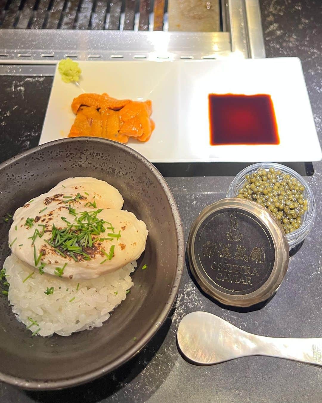 萩原菜乃花さんのインスタグラム写真 - (萩原菜乃花Instagram)「裏 新進気鋭🥹🫶 だーいすきな焼肉！！ すっごいお店に行ってきたよー！  会員制の新進気鋭の中でも さらに裏の新進気鋭！！  全部おいしすぎて 終始感動しっぱなしだった🤤  全然お酒詳しくないのだけど 珍しいお酒もたくさんあったので少しずつ頂きました☺️   少し先だけどお誕生日のお祝いまで🥰 ありがとうございました♡  #箸休めがキャビア#1人1瓶#焼肉屋さんで海鮮セット#会員制焼肉#会員制#焼肉#予約困難店#東京グルメ#トリュフ#白子#キャビア#うに#シャトーブリアン#ゴルフ#ゴルフ女子#ゴルフ男子#アナウンサー#フリーアナウンサー#新進気鋭#裏新進気鋭」3月5日 20時55分 - nanoka_hagiwara