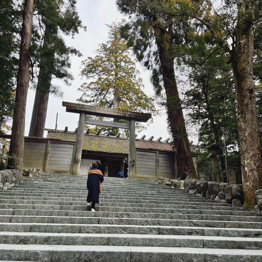 辺見えみりさんのインスタグラム写真 - (辺見えみりInstagram)「朝早くに伊勢神宮へ なかなかできない経験でした⛩」3月5日 21時08分 - emiri_hemmi