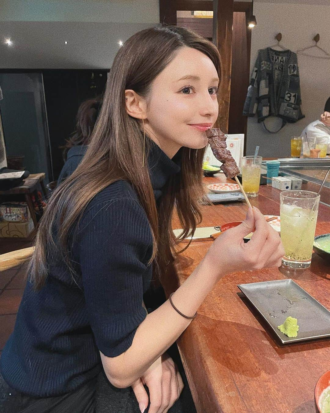 ダレノガレ明美さんのインスタグラム写真 - (ダレノガレ明美Instagram)「ひたすら焼き鳥食べた🍺 途中、ザブトン串も〜 好きな串はねぎ間です。（6本食べた） 幼馴染とたくさん笑って幸せな時間でした☺️」3月5日 23時36分 - darenogare.akemi