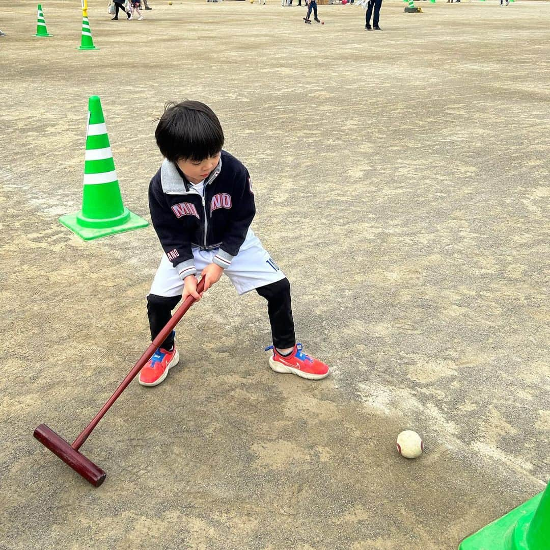 中岡由佳さんのインスタグラム写真 - (中岡由佳Instagram)「❇︎ 体育祭に参加🚩ゲートボールゴルフ、大玉転がし、フリスビー、サッカーなどを回って大人と一緒に楽しみました🙌主催の方々の応援と笑顔に包まれ、お菓子のプレゼントが嬉しい子供達😋😋感謝。 #5y11m  #8y7m」3月6日 9時57分 - yuka_nakaoka