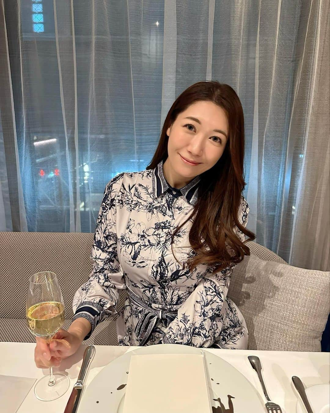 穂川果音さんのインスタグラム写真 - (穂川果音Instagram)「お食事もだけど、お店の中にあるワインセラーもとても素敵でした🍷なのにワインセラーの写真撮るの忘れてしまった笑  #フレンチレストラン #ドミニクブシェ #foodie #tokyo #michelin」3月6日 12時23分 - hokawakanonn