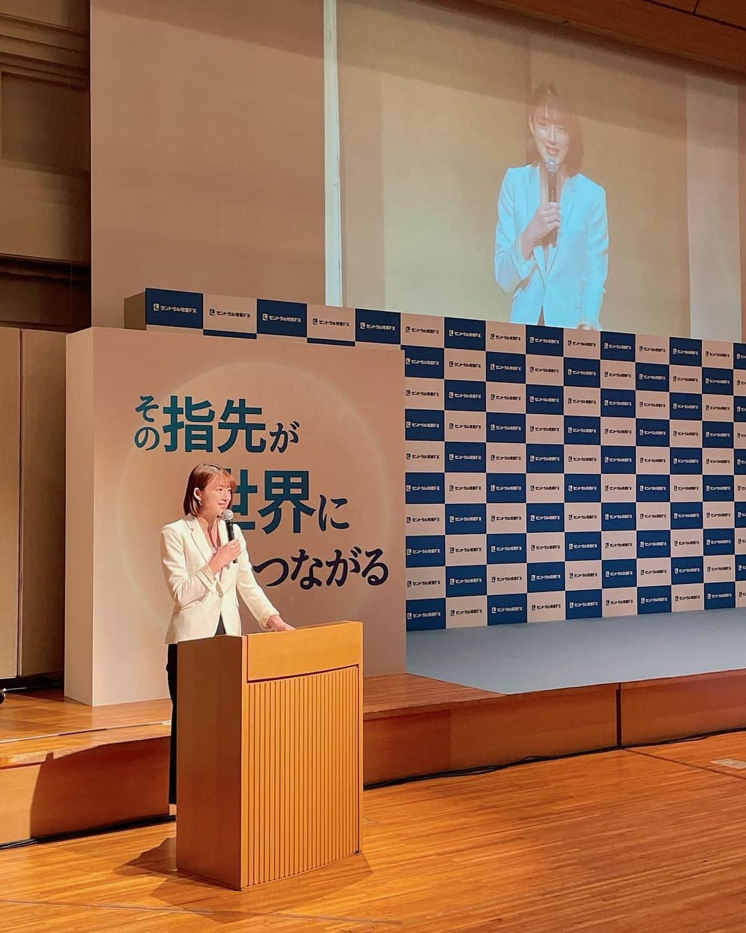 大島由香里さんのインスタグラム写真 - (大島由香里Instagram)「先週はイベント司会のお仕事が２つありました🎤  今週も生放送に番組収録に頑張りますよ〜 20:30〜バラダンぜひご覧ください☆」3月6日 15時29分 - yukari__oshima