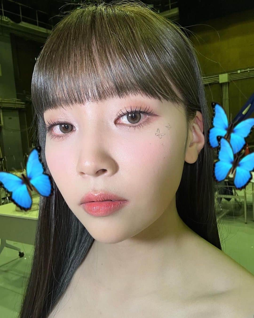 NiziUさんのインスタグラム写真 - (NiziUInstagram)「Paradise 🦋✨  #NiziU #WithU #MAYUKA #🐱🌈」3月6日 17時49分 - niziu_artist_official