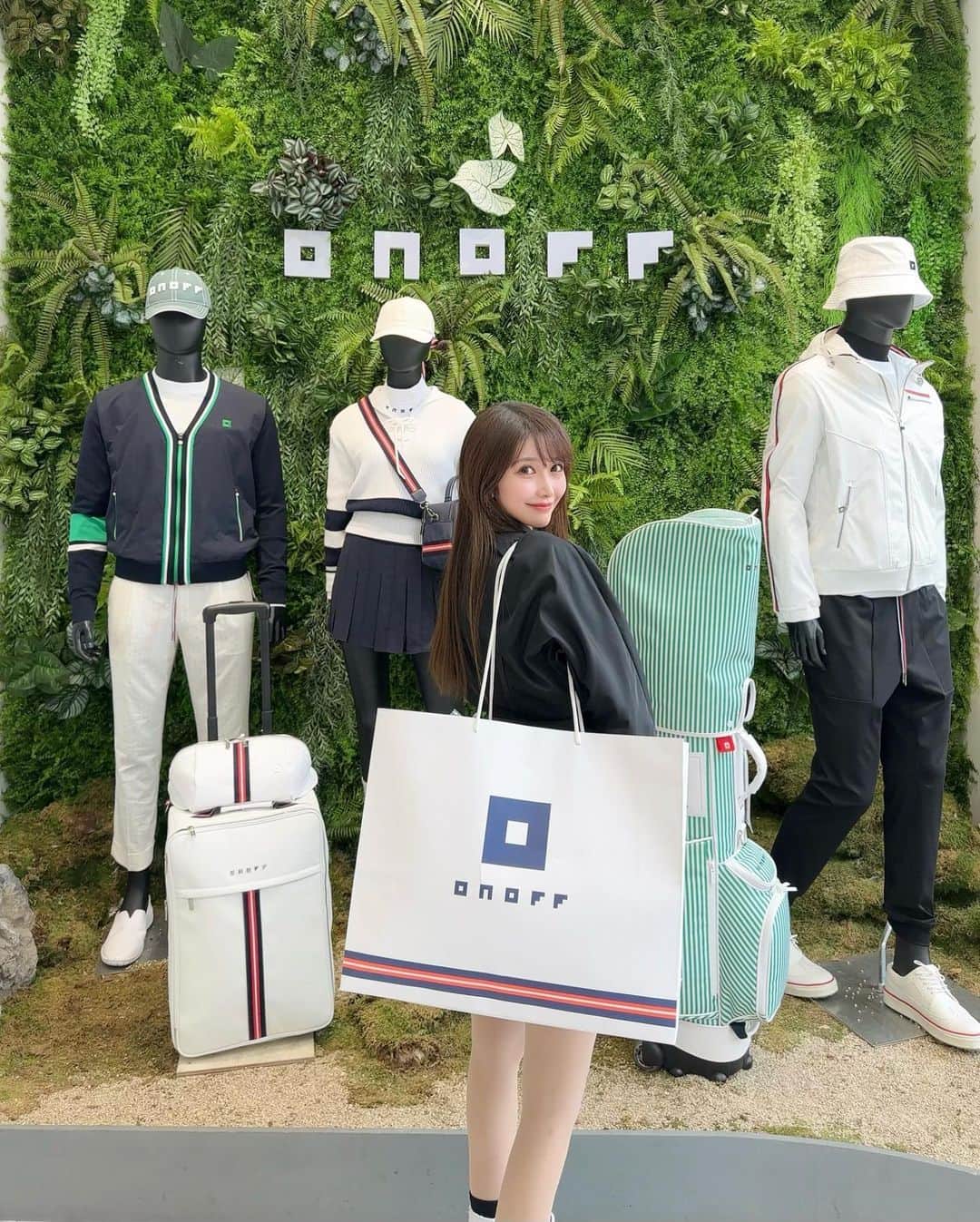 MAYUさんのインスタグラム写真 - (MAYUInstagram)「. 気になっていた @onoff.golfwear  のショップにも行ってきた🌿🤍 . 可愛くって、厳選しつつ色々げっとしたよ🤍 スタッフのお姉さんとお兄さんも良い人だったなぁ✨ . またゴルフ場で着たら載せるね〜☺️🫶🏻 . . #ゴルフ女子#ゴルフウェア#オノフ#オノフゴルフ#韓国#韓国ゴルフウェア#韓国旅行#旅行#onoff#onoffgolf#golf#golfwear#golfgirl#golflife#golfaddict#korea#koreafashion#koreanstyle#koreatravel#travel#trip」3月6日 18時06分 - mayu.kina_golf