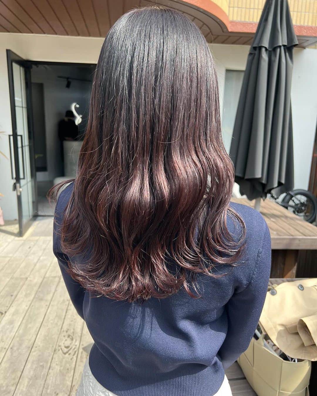 白戸ゆめのさんのインスタグラム写真 - (白戸ゆめのInstagram)「🌸  春だからヘアカラーも一新✨ 私はブルベだからラベンダー混ぜてもらって 赤みが出にくくしてもらいました☺️ 安定の暗めカラーだけど 陽の光を浴びるとピンクです💓  いつもありがとうございます♪ @teppei_hair」3月6日 19時50分 - yumeno.s_