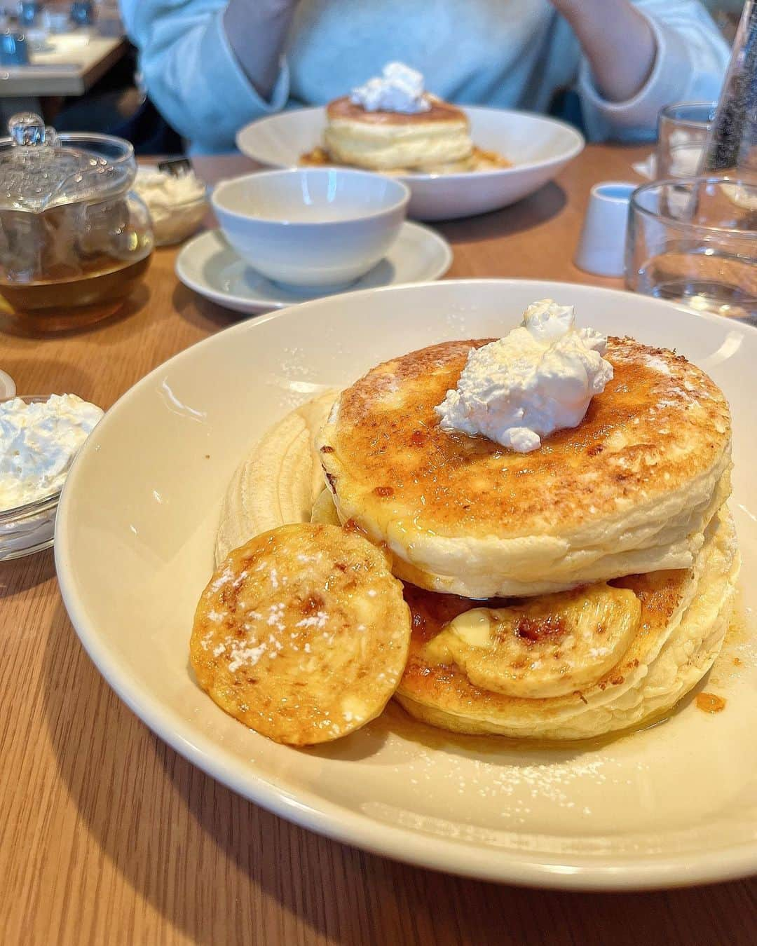 とくさきさんのインスタグラム写真 - (とくさきInstagram)「先日の一コマ❤️🥞 ひっさしぶりbills行ってきた😌 美味しかったな🤤 . そして写真でもお気付きの通り、 髪の毛を少し切ってサラサラにしてもらいました〜🫶💕 @takahiro_numa さんいつもありがとうございます😌 .  #ゴルフ#ゴルフ女子#golf#golfgirl#golfswing#ゴルフスイング#sports#スポーツ#スポーツ女子#골프#골프여자#尔夫球#高尔夫#休日#holiday#パンケーキ#bills#横浜#赤レンガ倉庫」3月6日 19時53分 - tokusaki_golf