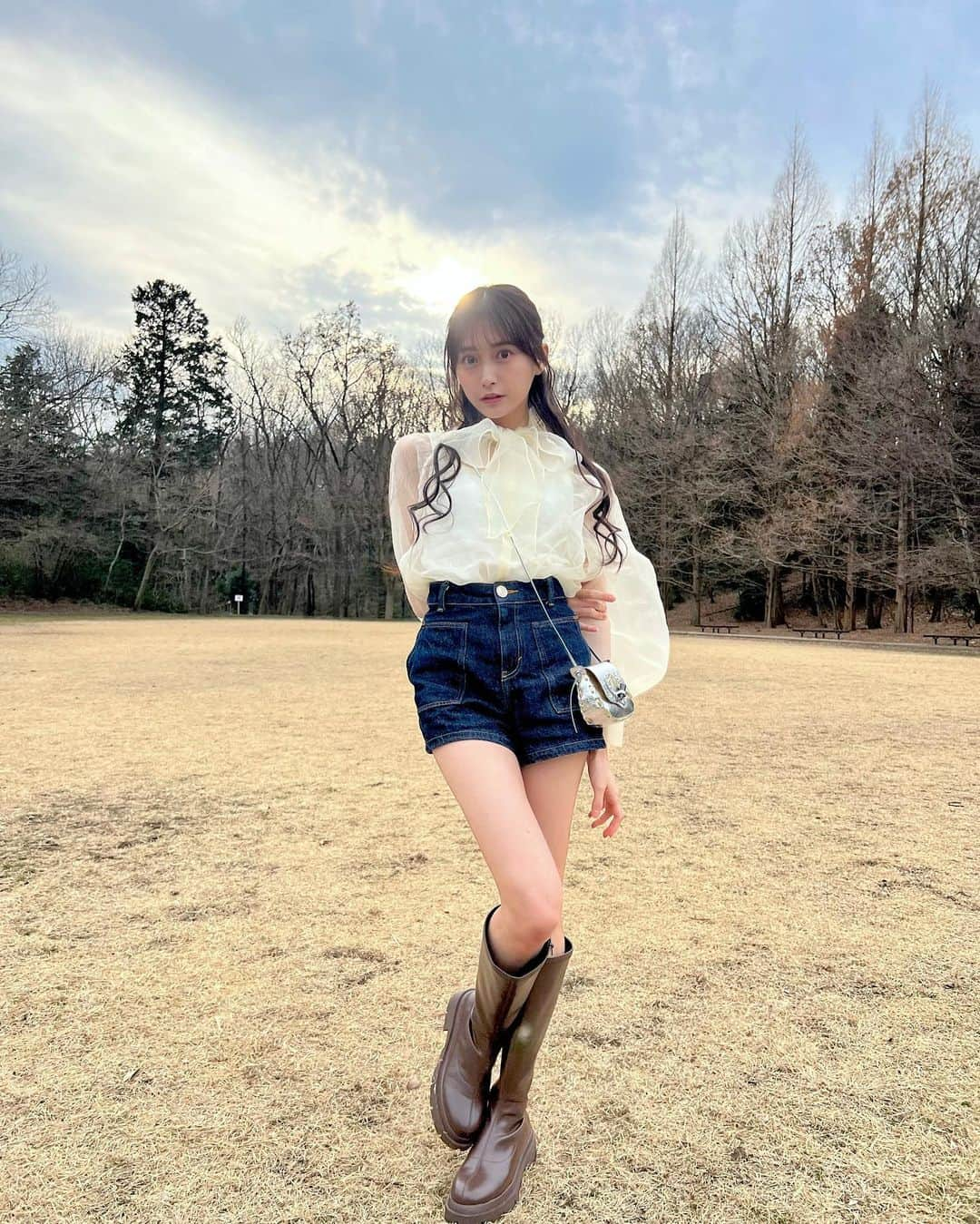 小山リーナさんのインスタグラム写真 - (小山リーナInstagram)「. 春服先取りコーディネート🌸  tops @freaksstore_official inner @lowrysfarm_official boots @Heather_love_official  ZOZOTOWNで購入したお洋服でコーデ組んでみたよ‪︎︎☺︎ どのアイテムもこれから大活躍しそうな予感！！！ 初めての方は初回購入2000円引きに...‪︎❤︎‪︎」3月6日 20時10分 - rina_koyama_box