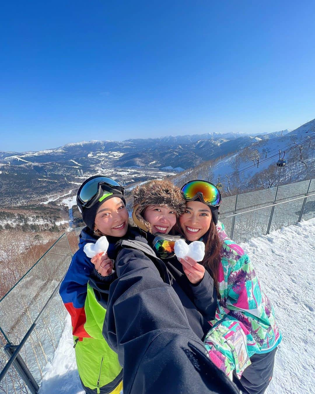 SÜMIREさんのインスタグラム写真 - (SÜMIREInstagram)「. 📍Tomamu 雲海テラス . 山の上からの雲一つない雪景色は絶景だった❄️ . #トマム#北海道#十勝#帯広#スノーボード#スノボ#雲海#雲海テラス#旅行#北海道旅行#絶景#hokkaido#tomamu#snowboarding#travel#japan」3月6日 20時19分 - 12_sumiregram_26