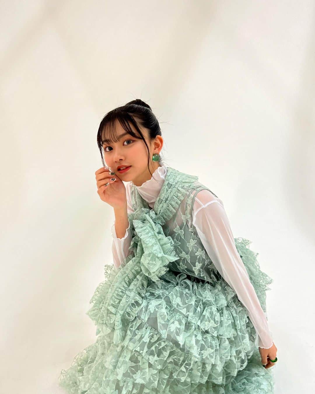 水戸由菜さんのインスタグラム写真 - (水戸由菜Instagram)「・ 今日の衣装👗  ふわふわレースのワンピ おっきいリボンが可愛いの🎀  緑にも色んな緑あるよね これはミントグリーンかな」3月6日 20時55分 - yuna_3047