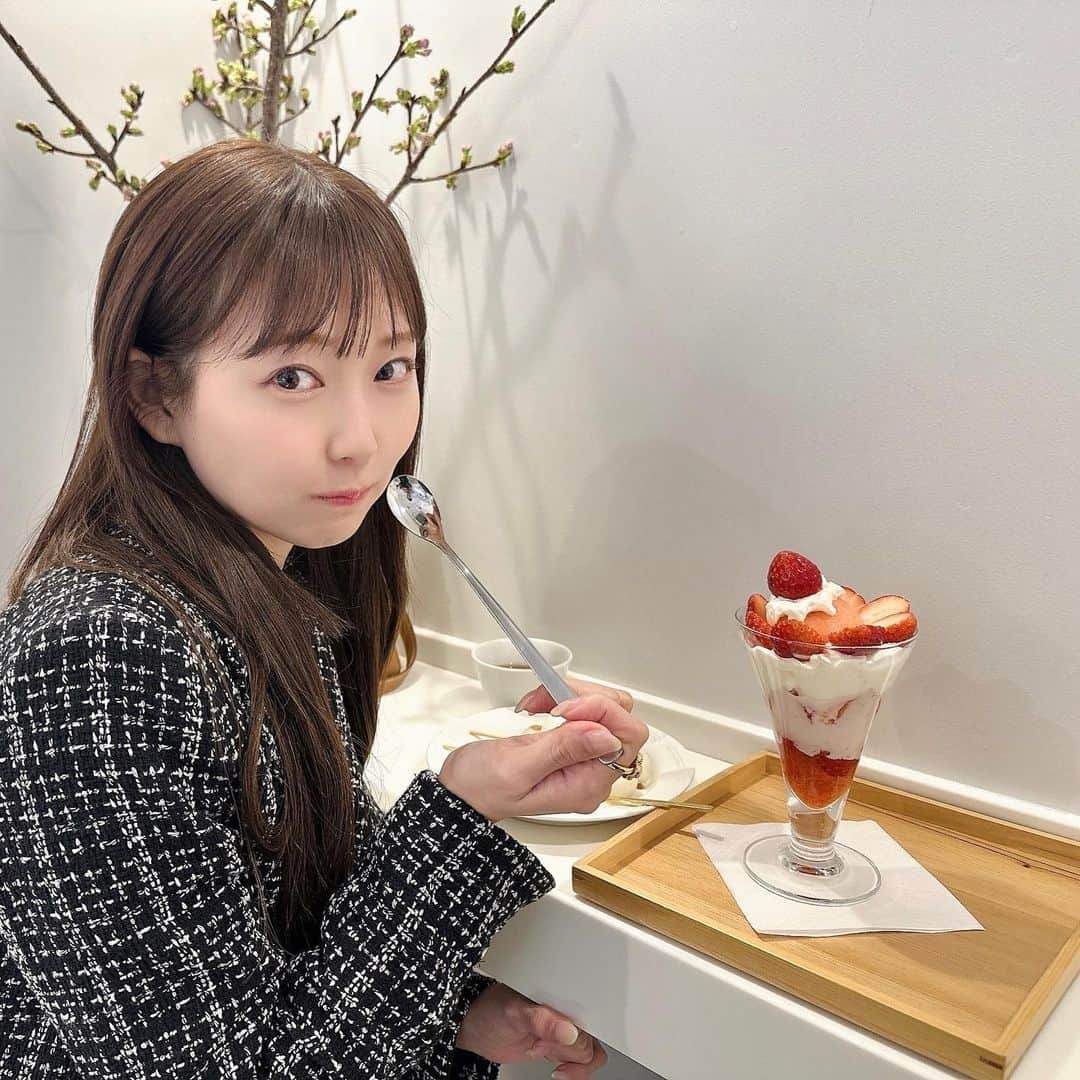 渡辺美優紀さんのインスタグラム写真 - (渡辺美優紀Instagram)「.  チートdayの日🤤焼肉たべてデザート食べ行った🤫 いちごすき🍓 . #いちごパフェ #いちごスイーツ」3月7日 16時34分 - miyukichan919