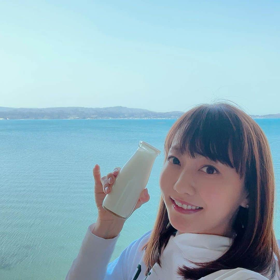 島本真衣さんのインスタグラム写真 - (島本真衣Instagram)「能登へ。 朝、瓶牛乳を飲もうと思ったら 「能登を想い小指を立てる」 の表記が目に入り、想いを馳せてみました🤍 腰に右手を優しく添え…忘れました😋  #能登 を想わなくても #小指 は立つような気もします #能登半島 #牛乳 #美味しかった #気温が上がり #ジェラート を食べました #冬休み」3月7日 17時12分 - mai_shimamoto_ex